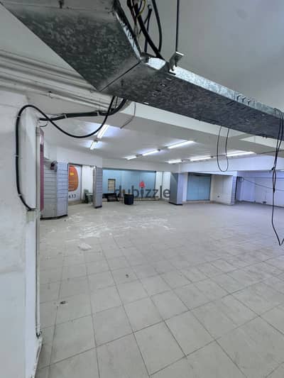 Shop for rent with an area of 700 meters, licensed commercial