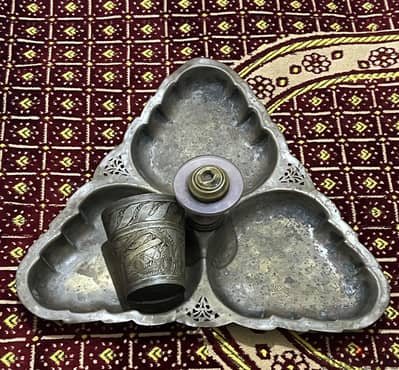 شيالة مختومة و كاس الاتنين نحاس اصفر صافي عمرهم اكتر من 150 سنة