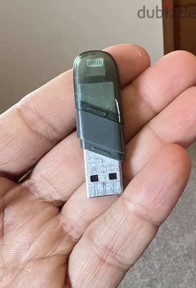 SanDisk 64GB iXpand Flash Drive فلاشة ٦٤ جيجا آيفون