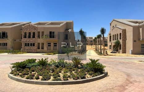 اقل سعر تاون هاوس للبيع برايم لوكيشن في كمبوند جرين سكوير صبور بالمستقبل سيتي بـ فيو مميز جدا للاند سكيب و البحيره