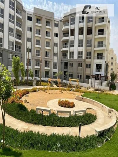 شقة راقية للبيع داخل Hyde Park – New Cairo بموقع مميز جدًا داخل الكمبوند، تشطيب كامل بجودة عالية ومجهزة بالمطبخ والتكييفات، مناسبة للسكن أو الاستثمار