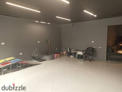 Office for rent in Heliopolis, on a main street, 400 square meters, close to all services, transportation, banks, and the metro. It features an open-plan layout and a number of rooms suitable for all international companies. Prime location in Heliopolis,