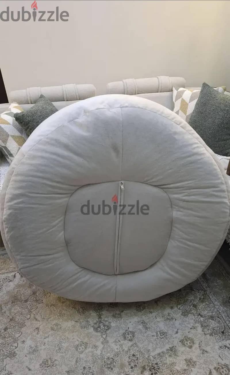 beanbag with side pockets 3