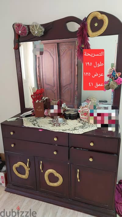 غرفة نوم كاملة سرير و خزانة و كوميدينو و تسريحة تقيلة