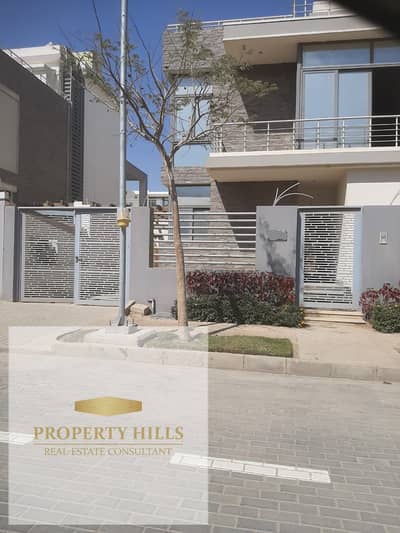 Resale villa 5 bedrooms at the lowest price ready to move in 316 sq m in Taj Sultan Compound New Cairo