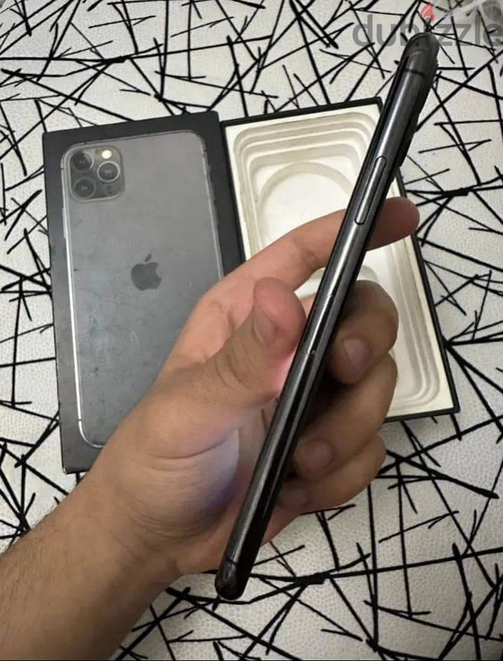 Apple - iPhone 11 Pro Max 2
