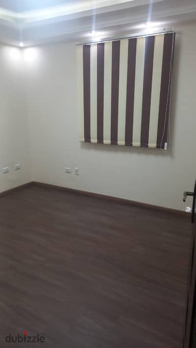 Clinic for rent in Heliopolis, on a main street, 180 square meters. Prime location, close to all services, transportation, and banks. High-end finishing in a very prestigious and elegant building. Suitable for all medical specialties, near major laborator