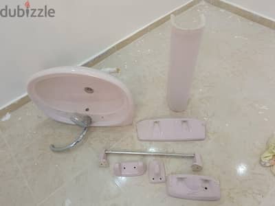 حوض وقاعدة واكسسوارات ليسيكو