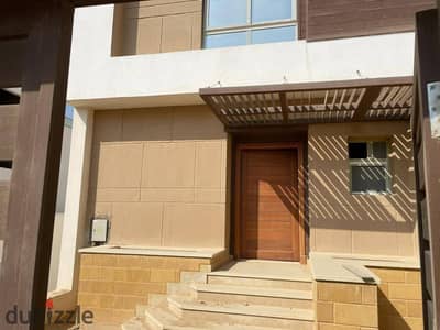 فيلا توين هاوس للبيع فوري  ب بيزمنت في كمبوند اب فيل بجوار بالم هيلز و مدينة الشيخ زايد