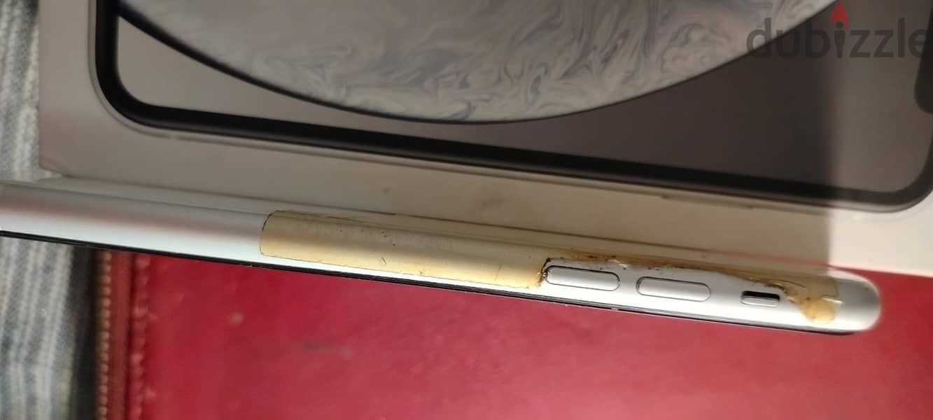 Apple - iPhone XR 4