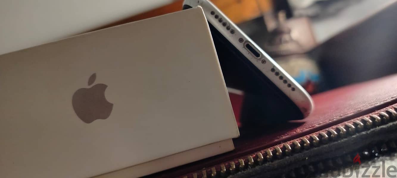Apple - iPhone XR 5