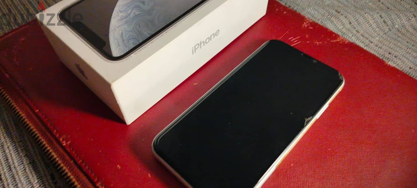 Apple - iPhone XR 10