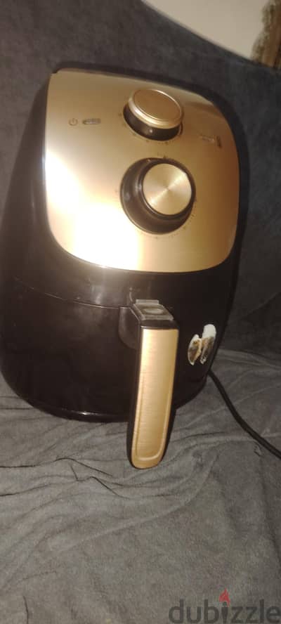 air fryer GEEPAS جديده و استعمال اقل من مرتين