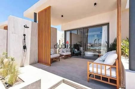 شاليه متشطب بالتكيفات بفيو مباشر علي بحر رأس الحكمة فيMARBAY بجوار هاسيندا