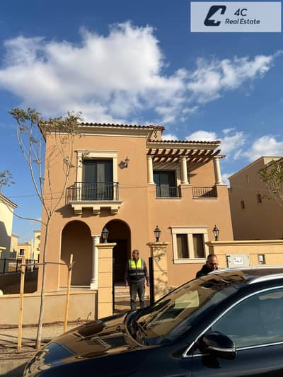 فيلا استلام فوري بفيو مميز ريسيل بأقل من سعر الشركة 3 غرف وغرفة مربية في City Gate التجمع الخامس بالقرب من جولدن سكوير وشارع التسعين للبيع