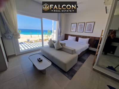 وحدة للبيع على البحر مباشرة Fully Finished للبيع في مارينا بالقرب من Rixos  و مراسي دقيقتين من ابراج العلمين - الساحل الشمالي