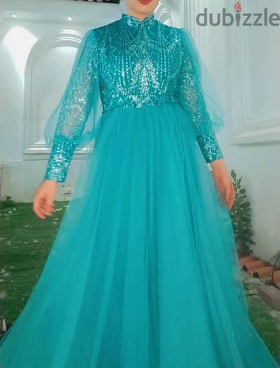 فستان سواريه اتلبس ساعه فقط ب800 لسرعه البيع بدون فصال سعره الاصلي1500