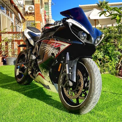YAMAHA R1 2012 Raven Edition