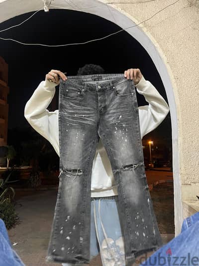بنطلون  جينز purple لبيع ب ٢٠٠٠ جنيه سعره الأصلي ٣٥٠٠