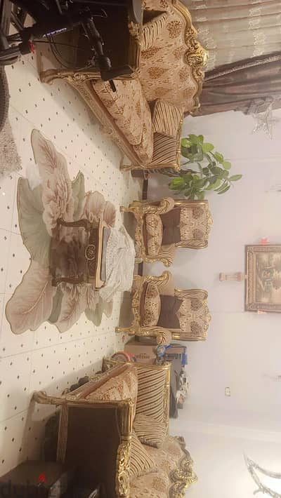 صالون مدهب بحاله الجديد بسعر لقطه