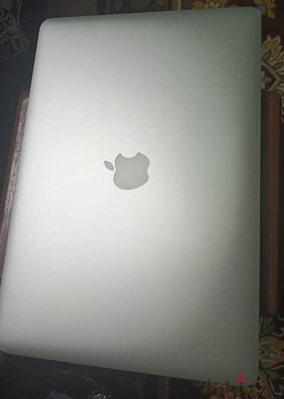 ماك بوك برو  ابل Apple