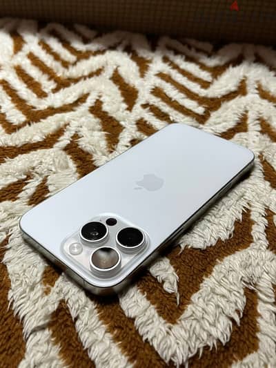 iPhone 16 pro max like new white colour