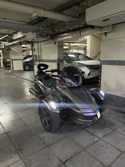 Can-am spyder sts 2013