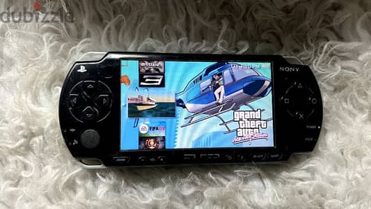 psp 2000 slim +300 لعبه +شاحن  الكرت32جيجا +بطارية