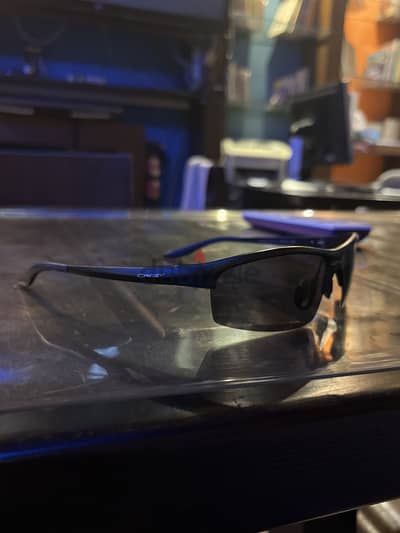 نظارة  أوكلي اصلية . . . . Authentic Oakley sunglasses