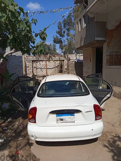 دايو لانوس 2001