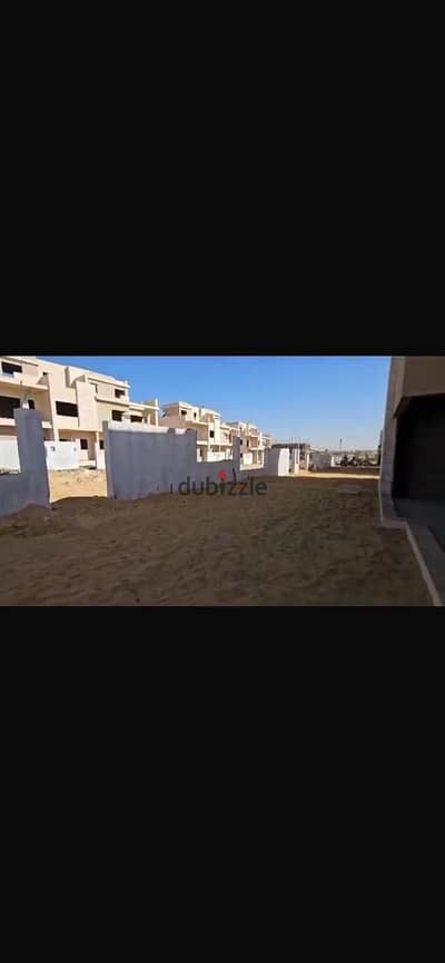 فيلا للبيع  داخل كمبوند توين هاوس في مدينه 6 اكتوبر استلام فوري و بدون تشطيب و جاهزه للمعاينه والسكن في اي وقت اقل من سعر الشركه بفرق لمحبين مدينه 6 ا