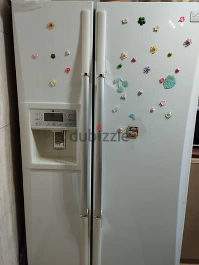 تلاجة دايو  ٢ باب استخدام ممتاز باب تلاجة و باب فريزر حجم كبير