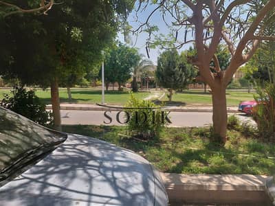 فرصة سكن او استثمار في الحي الرابع بالقرب من خط 10 ومزارع عرابي مساحة كبيرة 250 متر ارضي مرتفع على ڤيو جاردن