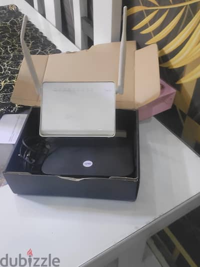 روتر WE VDSL + روتر 2 D-Link انتينا - حالة  ممتازة بالكراتين