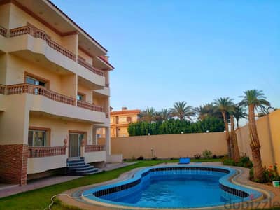 شقة فاخرة للإيجار داخل فيلا راقية بحمام سباحة – 210 م² + مطبخ