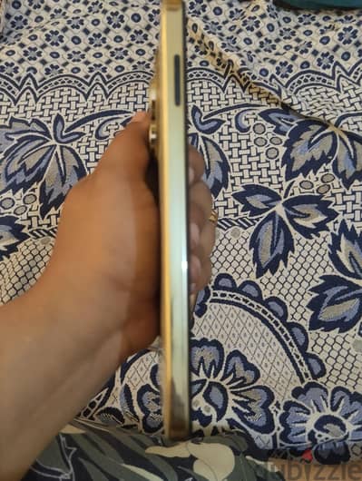 شبه الايفون ة أخرى موديل اخر