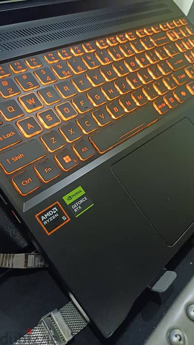 Acer Nitro V 16 AI AMD RTX + External Display Acer PM161Q B1