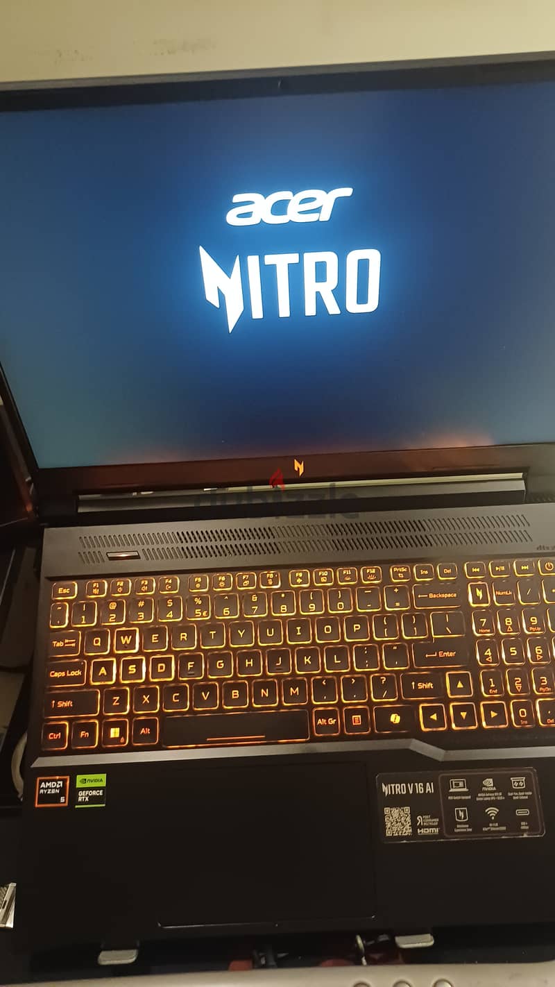 Acer Nitro V 16 AI AMD, RTX 5050 1