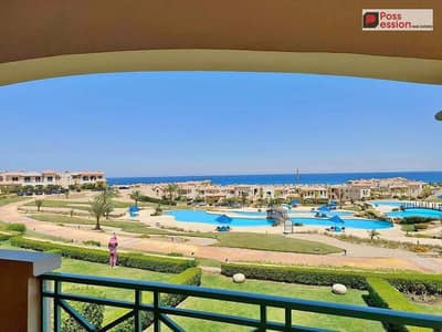 شاليه للبيع في لافيستا جاردنز LAvista gardens العين السخنه دور تاني متشطب بالكامل جاهز للسكن والمعاينه بفيو علي البحر وحمام السباحه