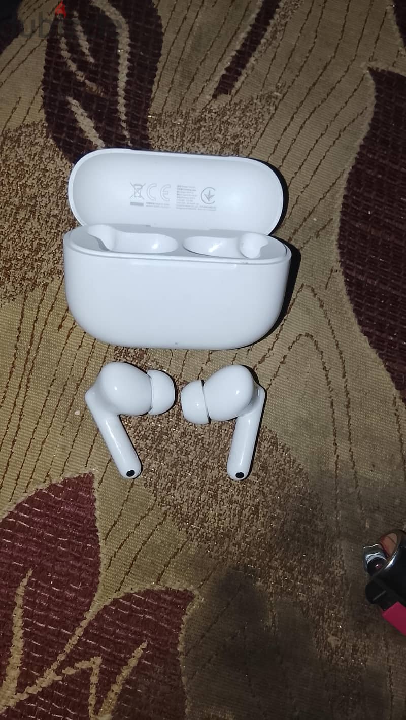 AirPods 4