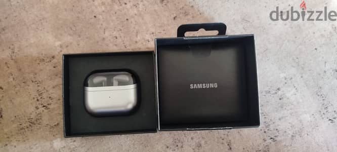 للبيع samsung galaxy buds 3 pro استعمال خفيف جدا
