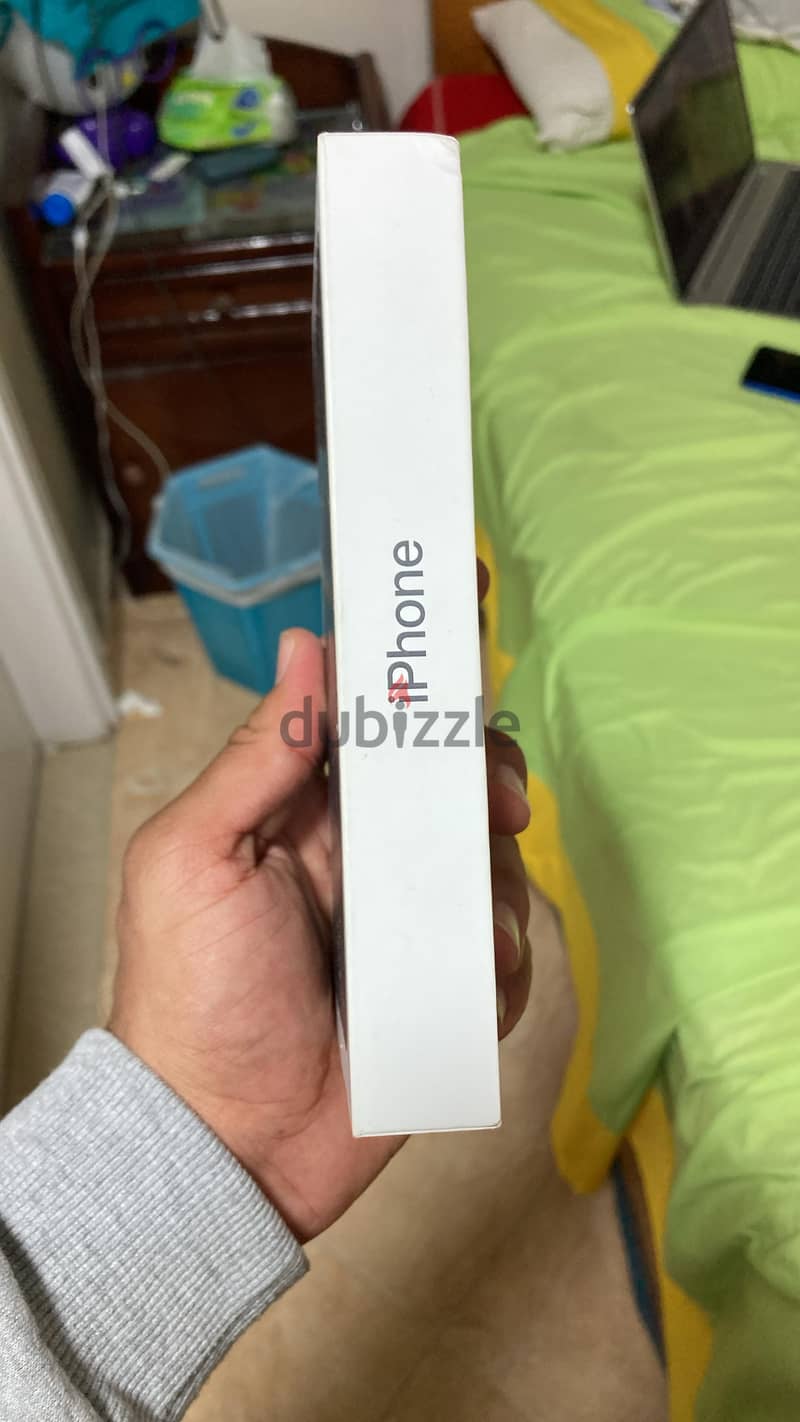 iPhone 16 Plus 12