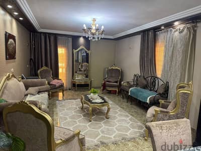 صالون مدهب خشب زان بحالة ممتازة مكون من كنبة و2 كرسي و 2 فوتيه