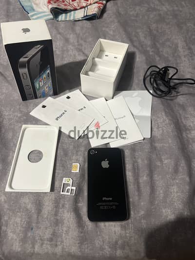 Iphone 4 with broken screen comes with box and simcard