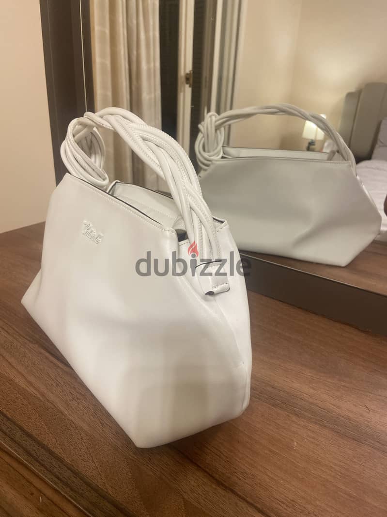 Catwalk shoulder bag 1