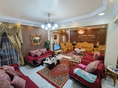 شقه للبيع بشارع الوقاد متفرع من شارع طومانباي بجوار قسم شرطة الزيتون