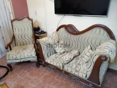 طقم انتريه عباره عن اتنين فوتيه واتنين كنبه كبيرة وصغيره خشب زان خالص