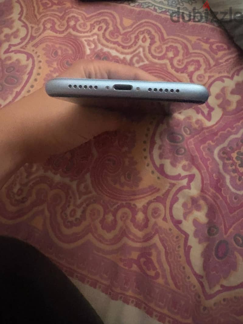 Apple - iPhone XR 3