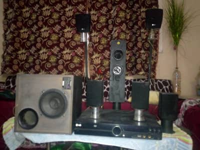 ال جى صب ومسرح وهون ثيتر 8سماعات 6500وات اقرا التفاصيل اسفل