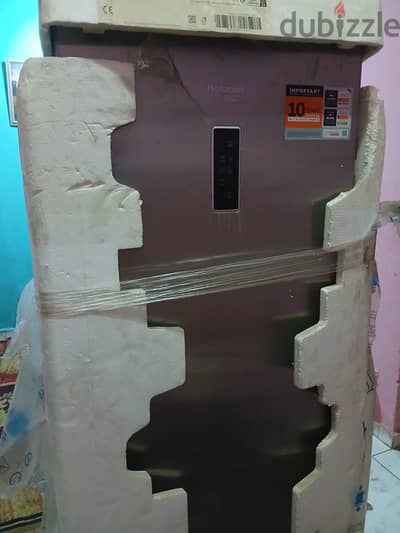 فريزر  عمودي اريستون